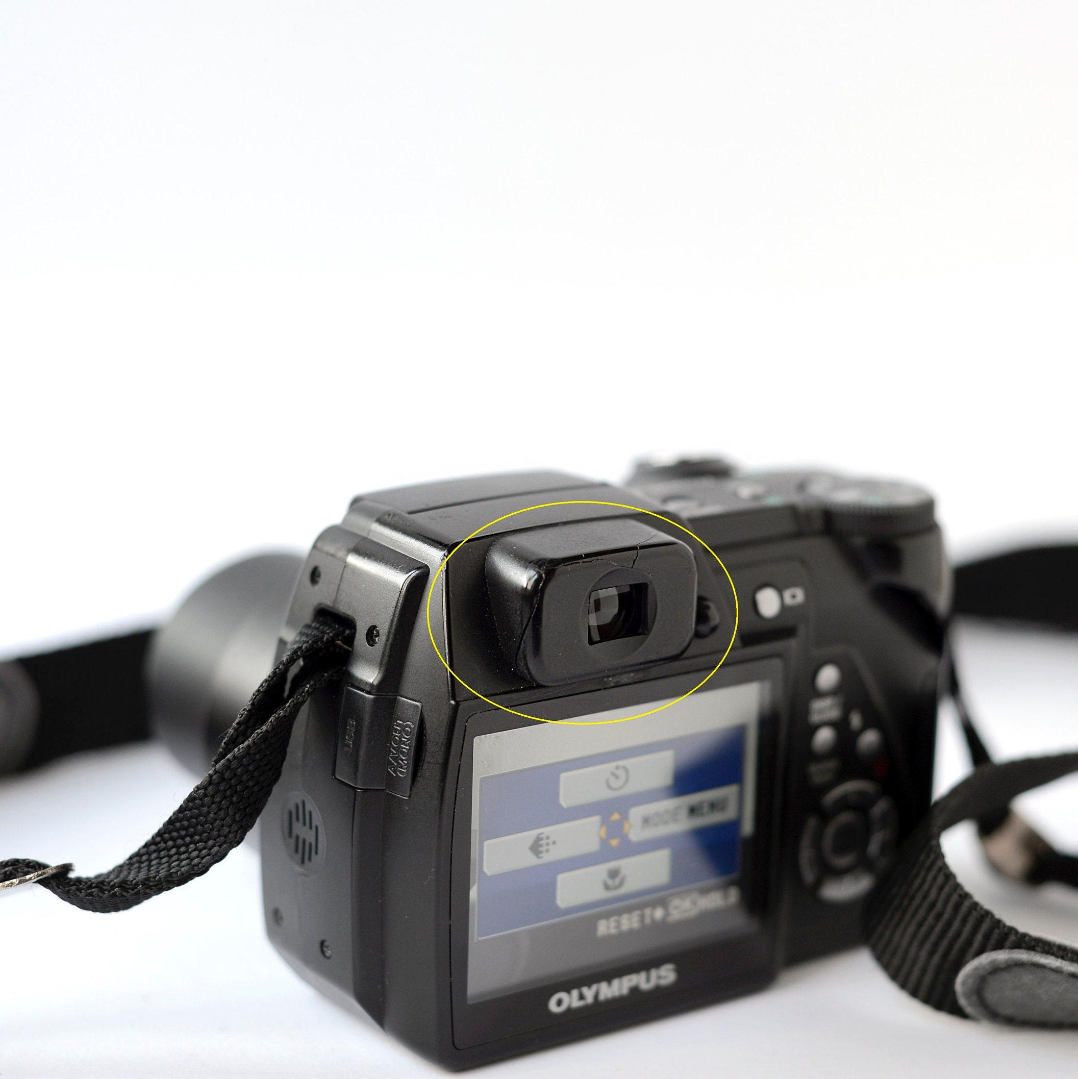 OLYMPUS SP-500UZ デジタルカメラ・専用ケース付 Olympus SP-500UZ Digital Compact Camera With 6.0 Mega Pixels