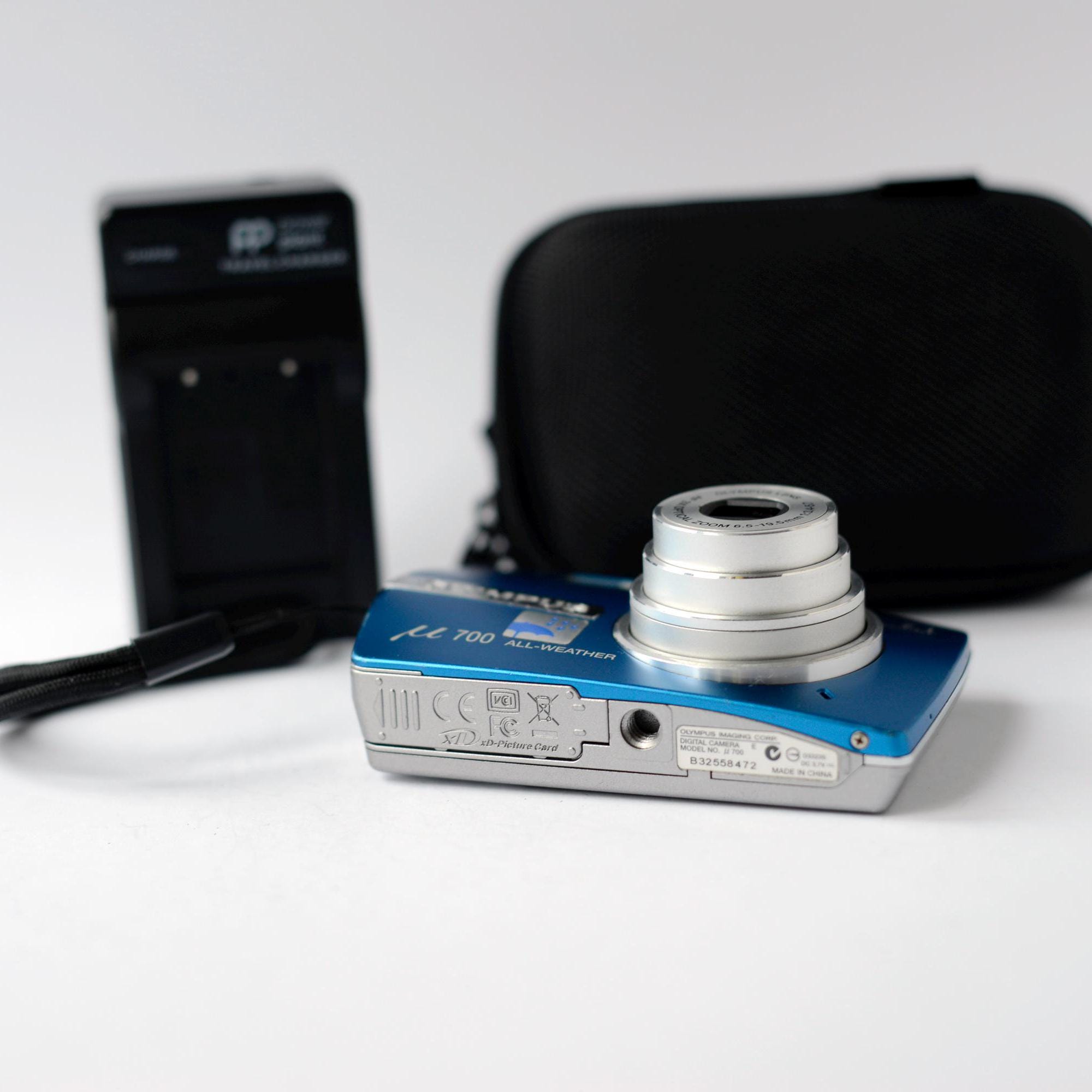 Olympus MJU-700 DIGITAL Compact Point and Shoot Camera With 7.1