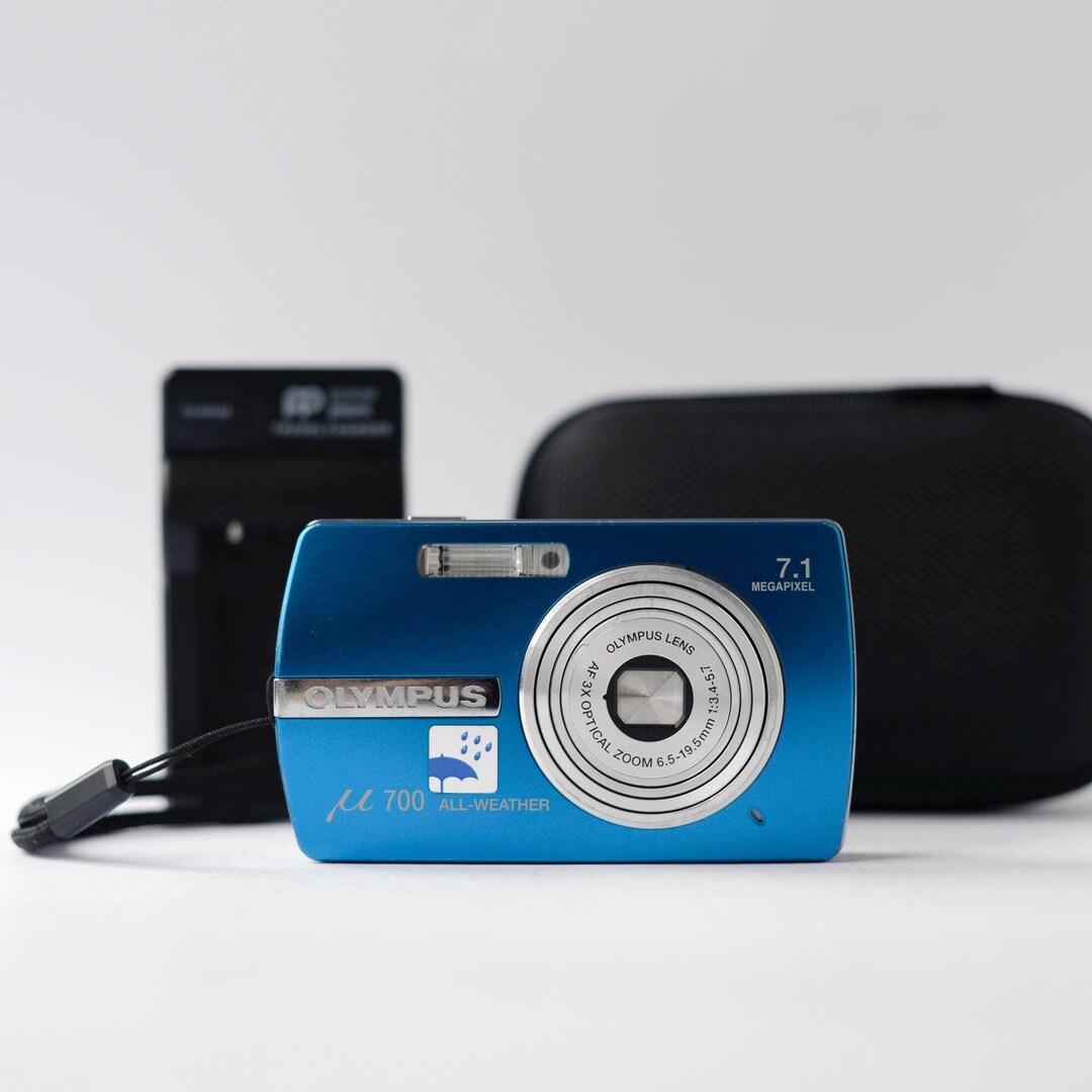 OLYMPUS μ[mju] コンパクトカメラ Olympus MJU-700 DIGITAL Compact Point and Shoot Camera With 7.1