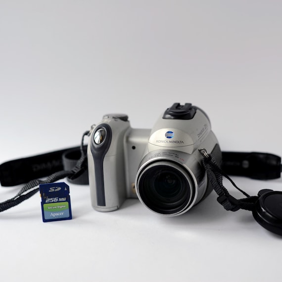 Vintage digital compact camera Konica Minolta DiMAGE z5 with 5.0 Mega pixels