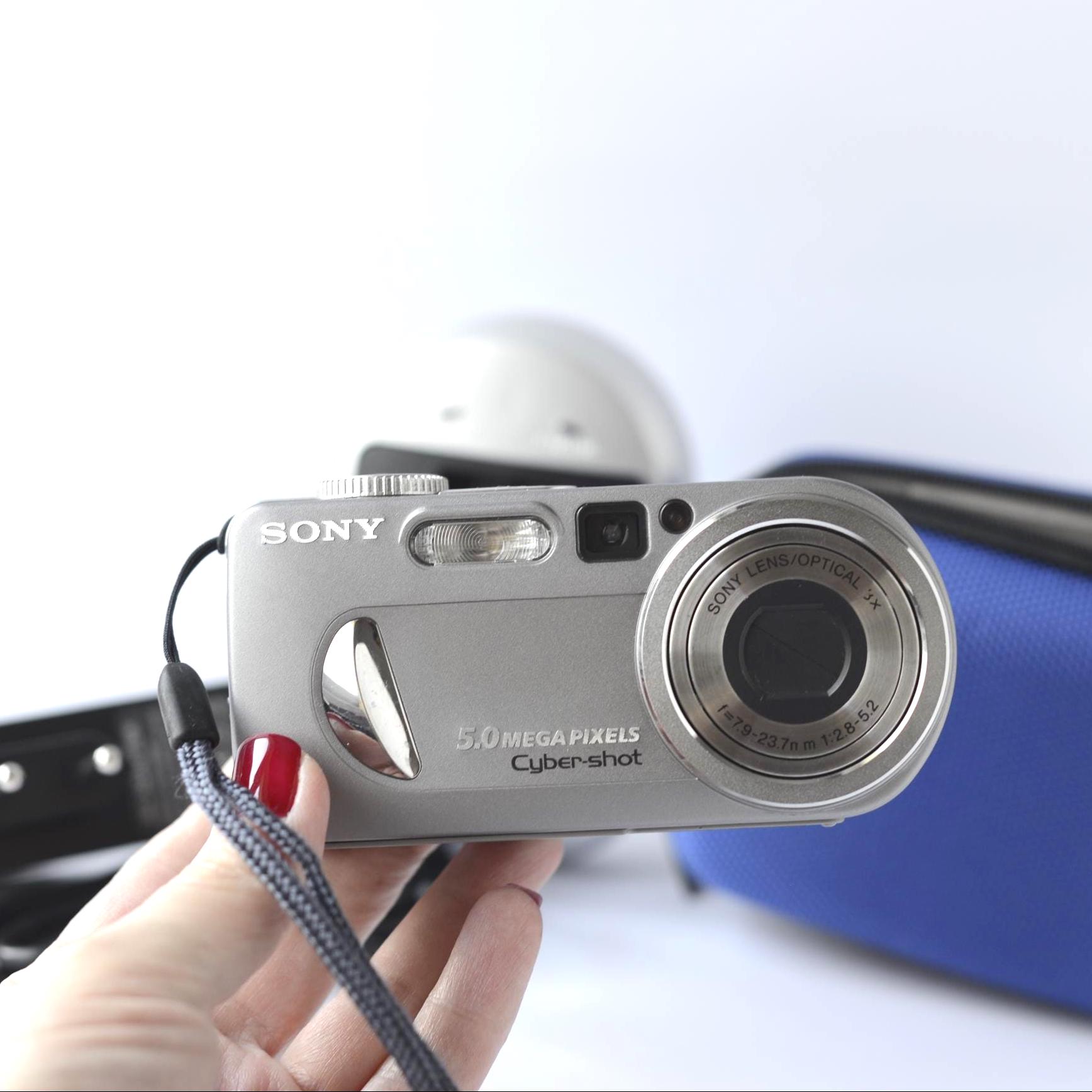 Vintage Digital Compact Camera Sony Cyber-shot DSC-P10 With