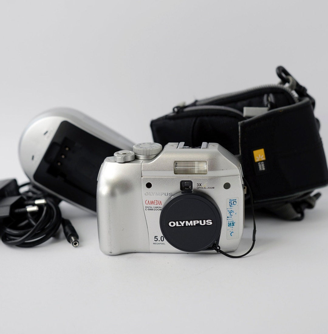 Vintage Digital Compact Camera Olympus Camedia C-5000 Zoom With