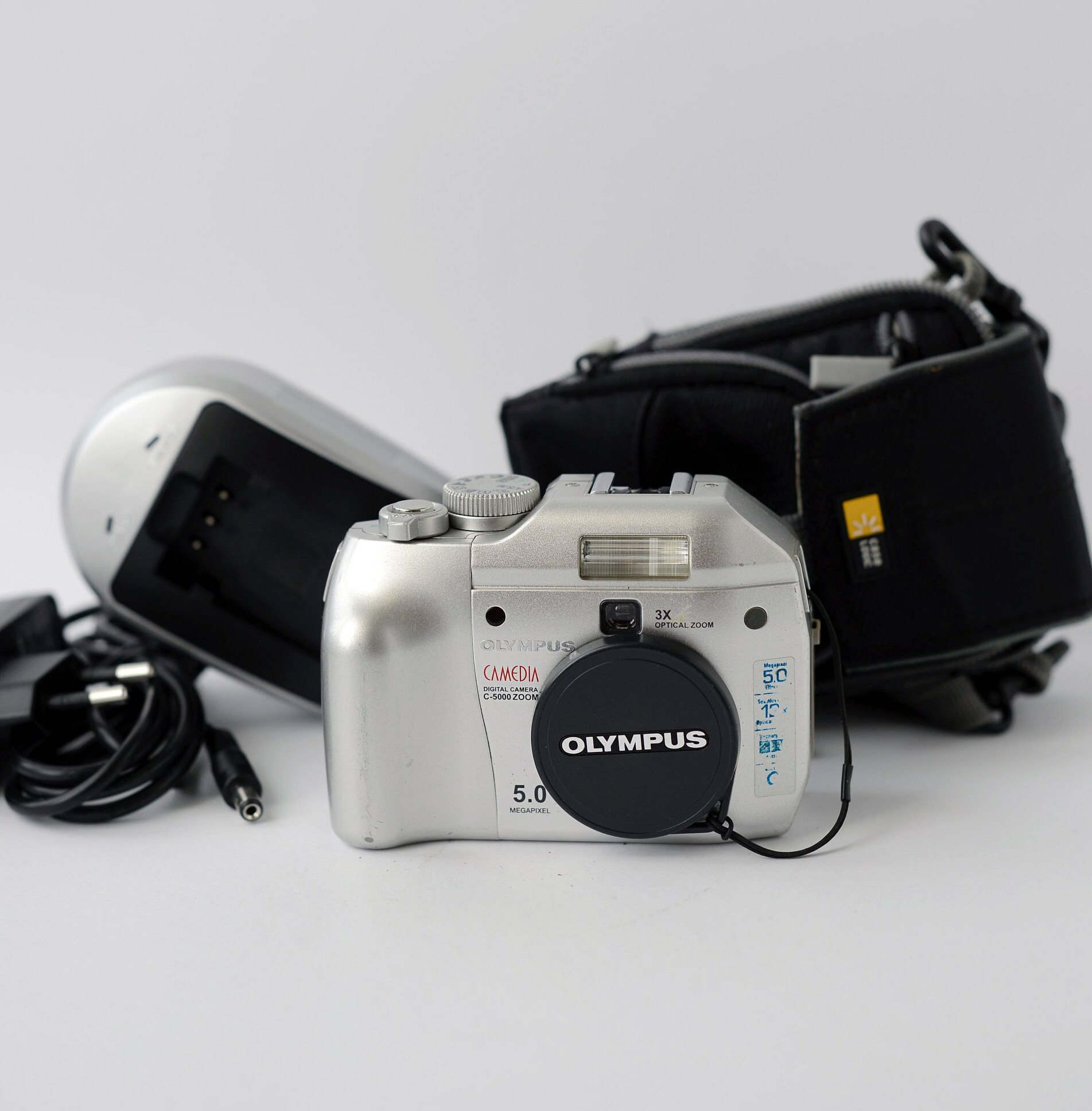 Vintage Digital Compact Camera Olympus Camedia C-5000 Zoom With 