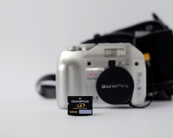 Vintage Digital Compact Camera Olympus Camedia C-5000 Zoom With
