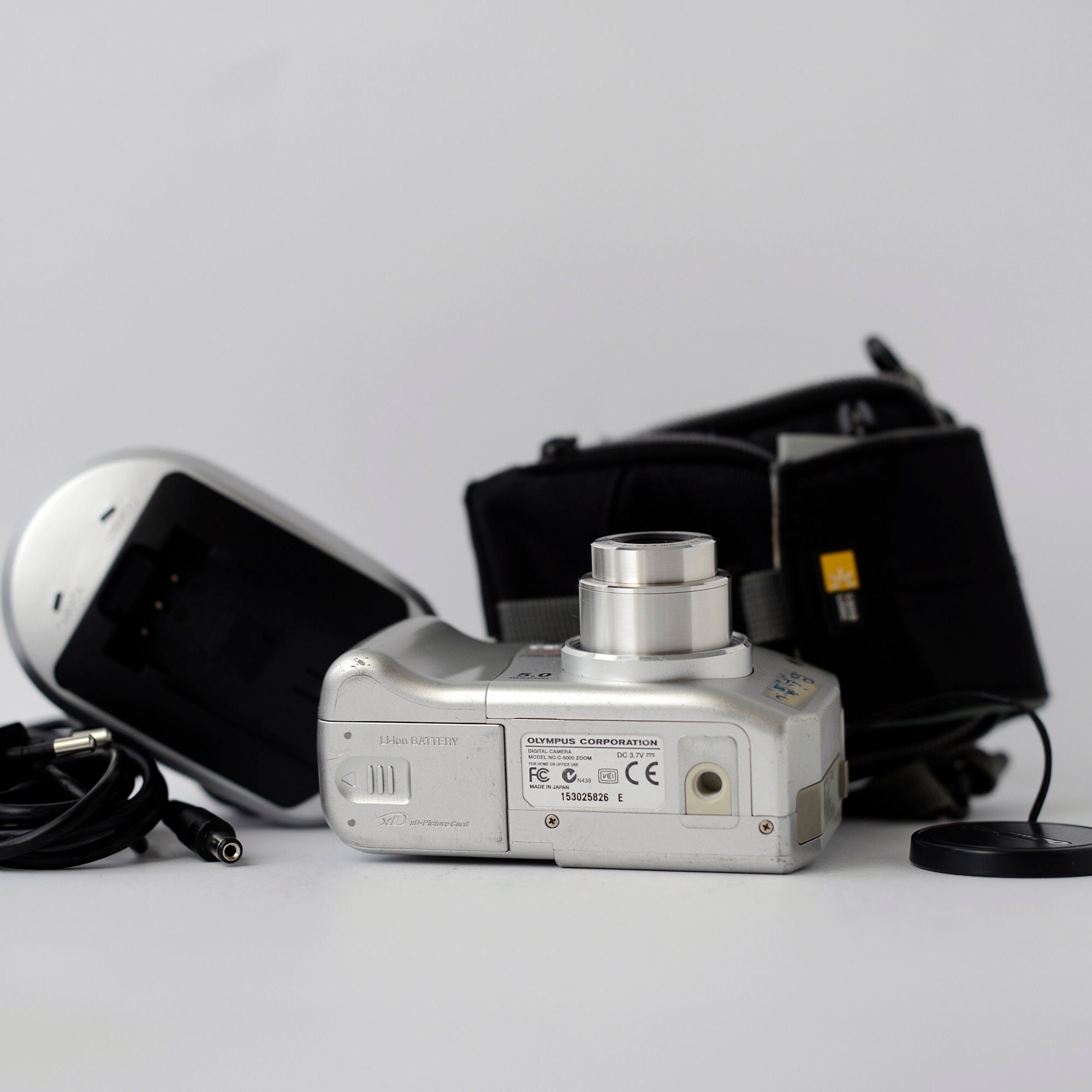 Vintage Digital Compact Camera Olympus Camedia C-5000 Zoom With