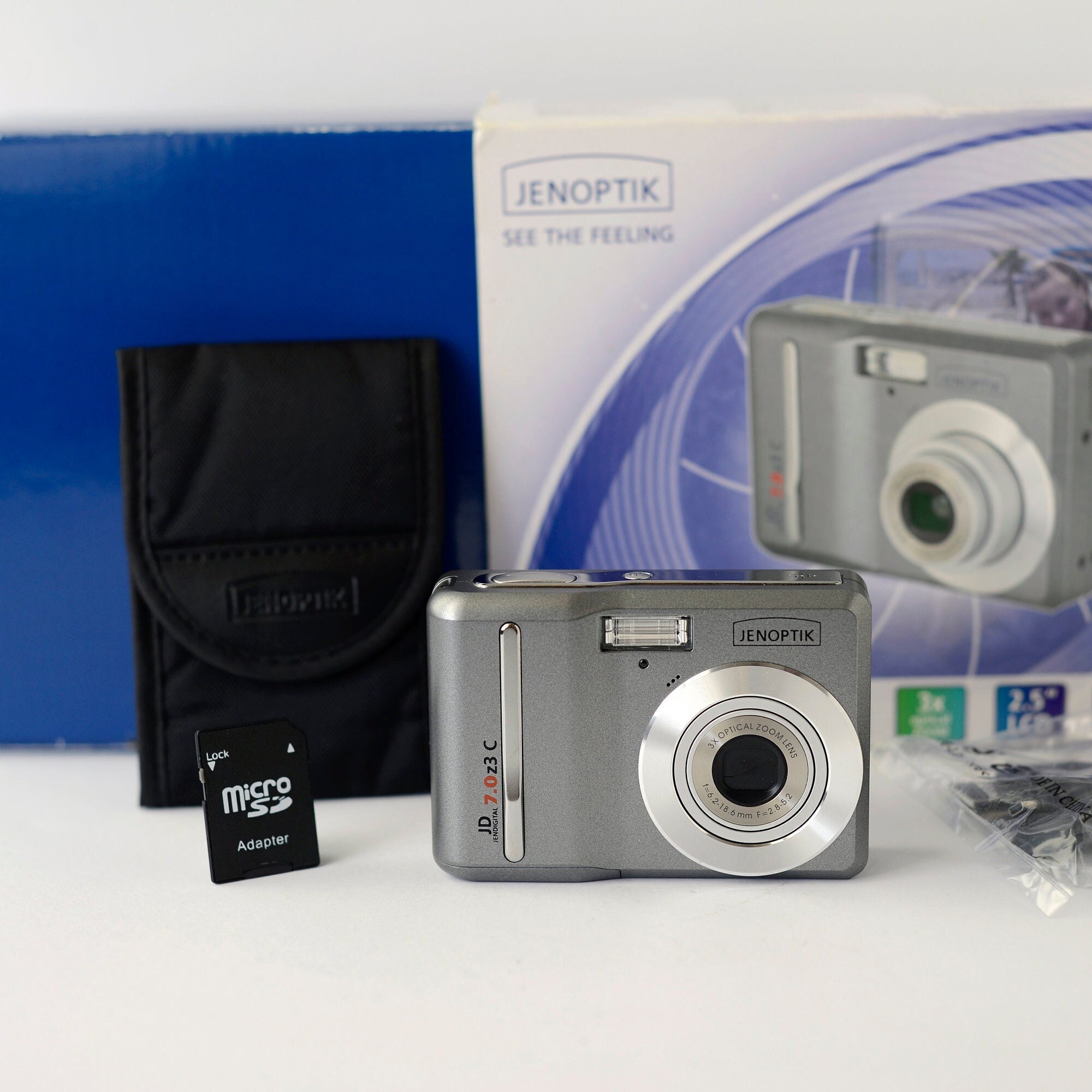 Vintage Digital Compact Camera Jenoptik Jd7.0z3 With 7.2 Mega