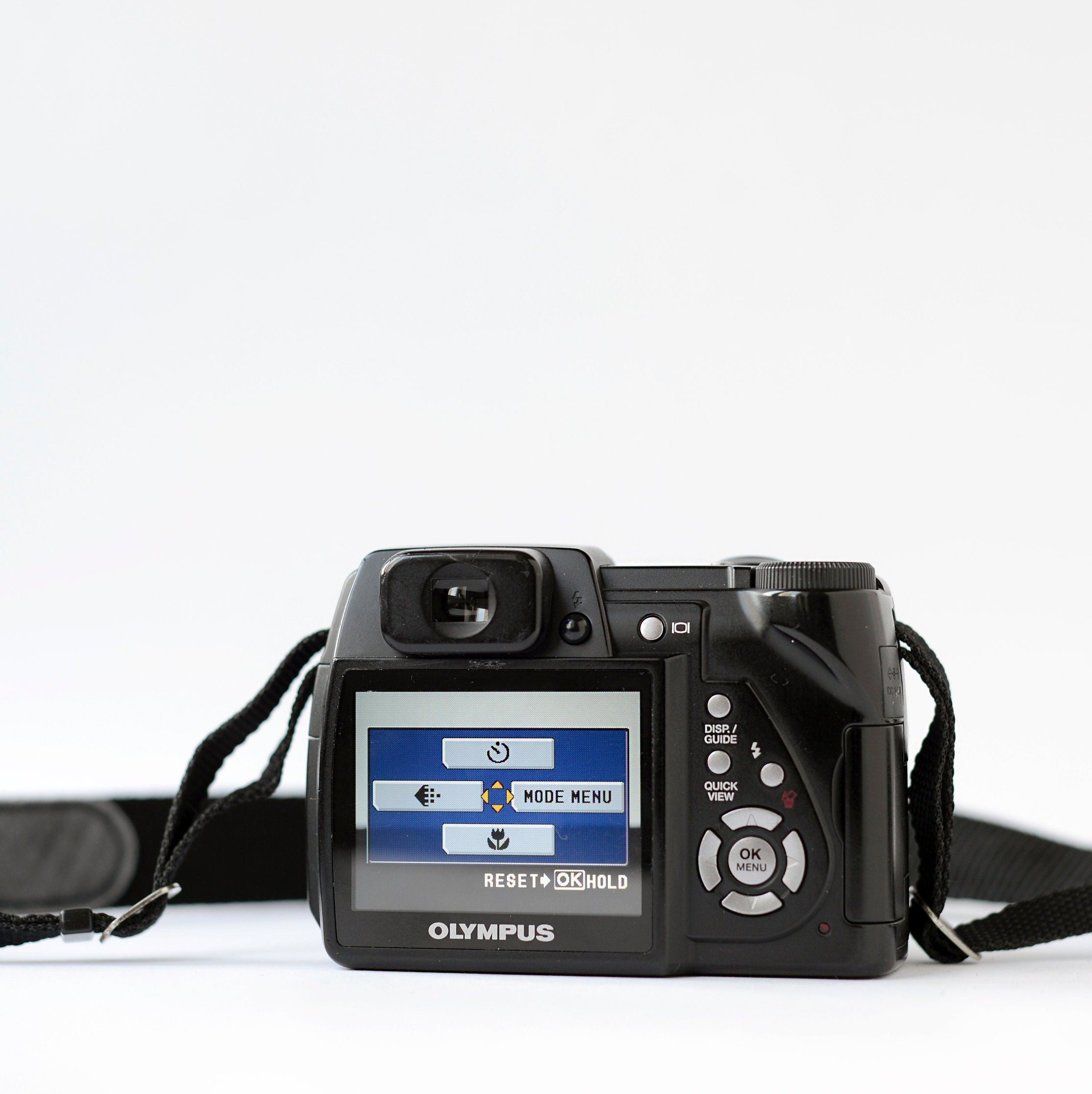OLYMPUS SP-500UZ デジタルカメラ・専用ケース付 Olympus SP-500UZ Digital Compact Camera With 6.0 Mega Pixels