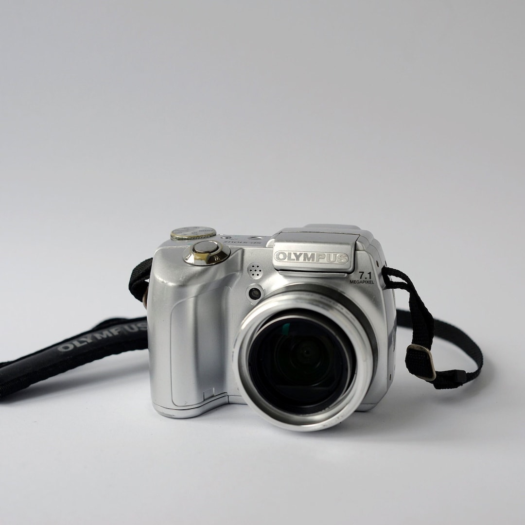 Vintage Digital Compact Camera Olympus SP510UZ Zoom With 7.1 Mega