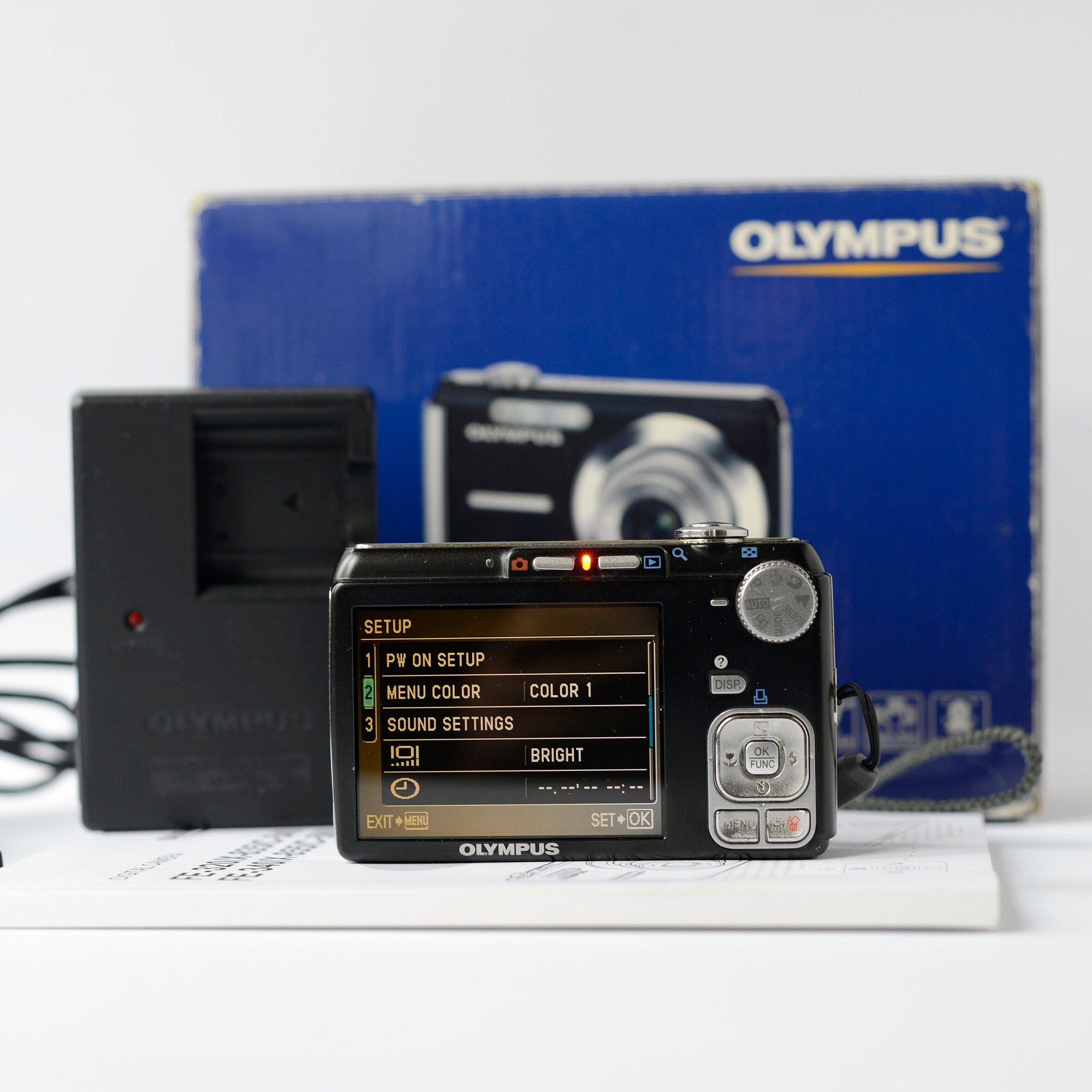 Olympus X-835 Digital Compact Vintage Camera With 8.0 Mega Pixels