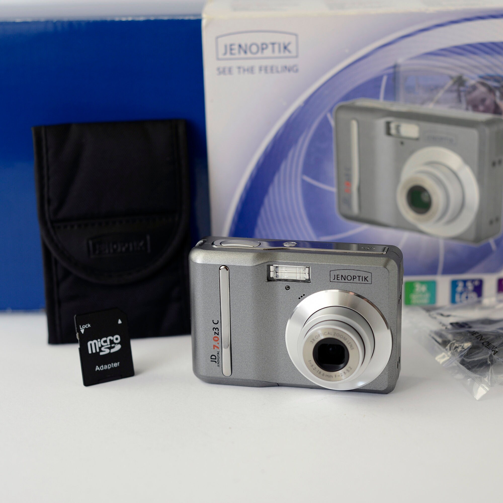 Vintage Digital Compact Camera Jenoptik Jd7.0z3 With 7.2 Mega