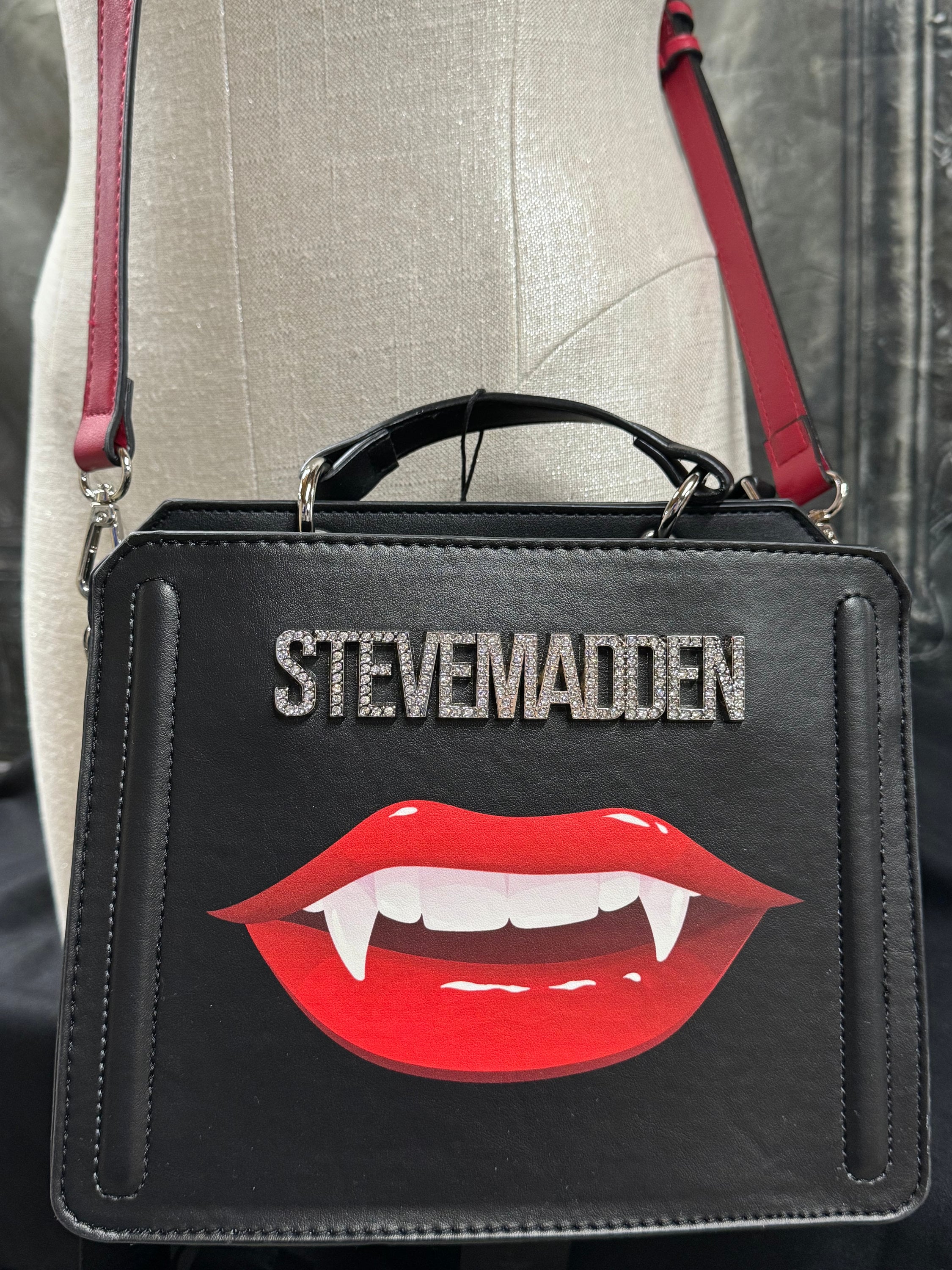 New With Tags Steve Madden Vampire Red Lips Fangs Crossbody