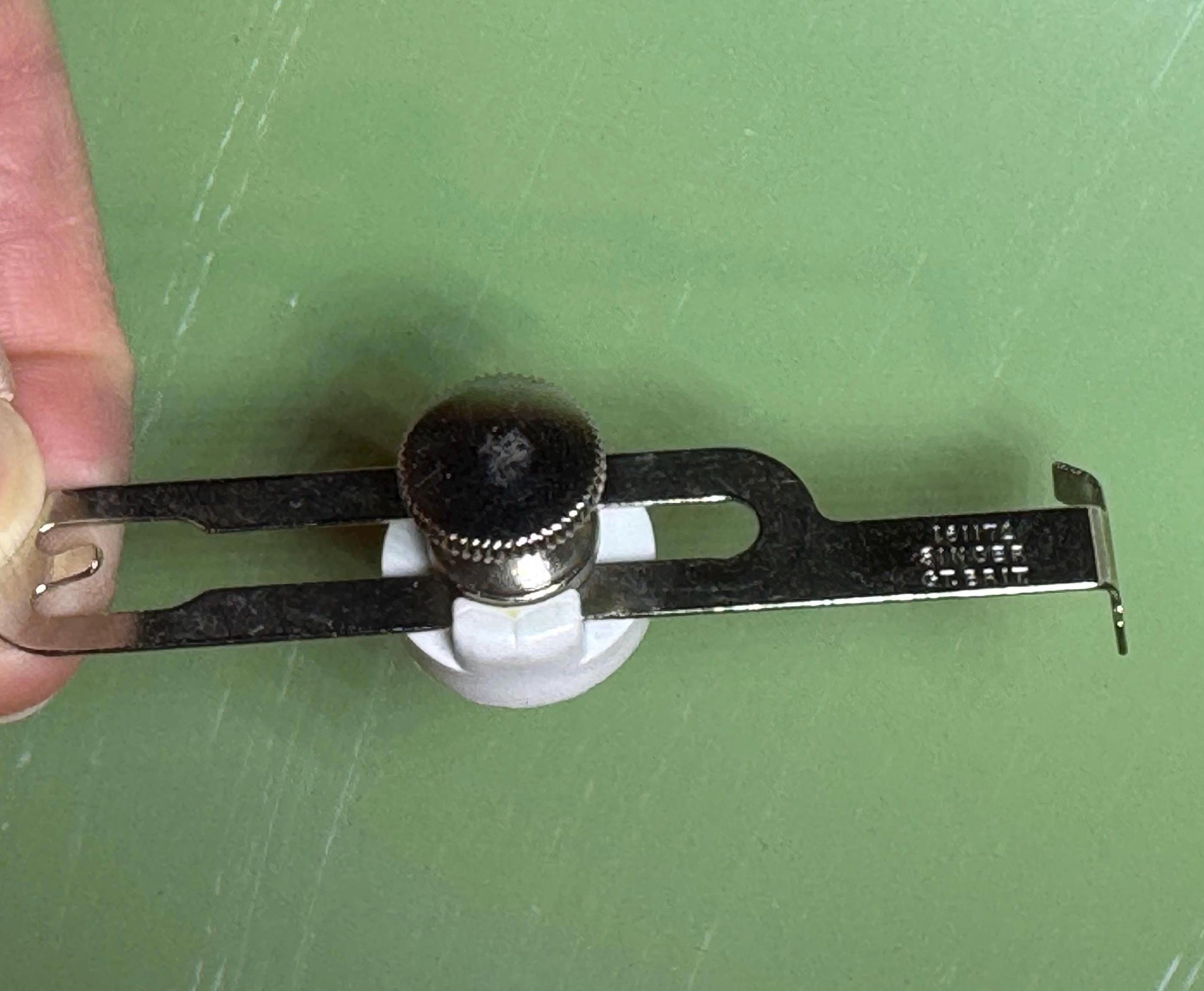 Vintage Singer Seam Guide Adjustable Attachment 161172 400, 500