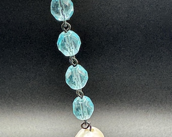 Lotto vintage di 14 prismi a goccia in vetro ceco "Blue Pearl" per lampadari e candele.