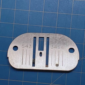 Vintage Original Singer Sewing Machine Chain Stitch Needle Plate 171238