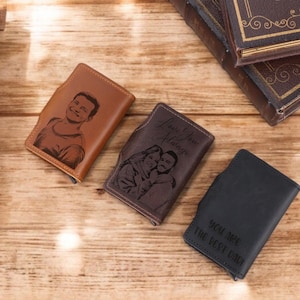 Billetera minimalista de cuero con foto grabada para Navidad, regalo para él, billetera delgada unisex con tarjeta de crédito, regalo para papá de parte de los hijos de parte de la esposa