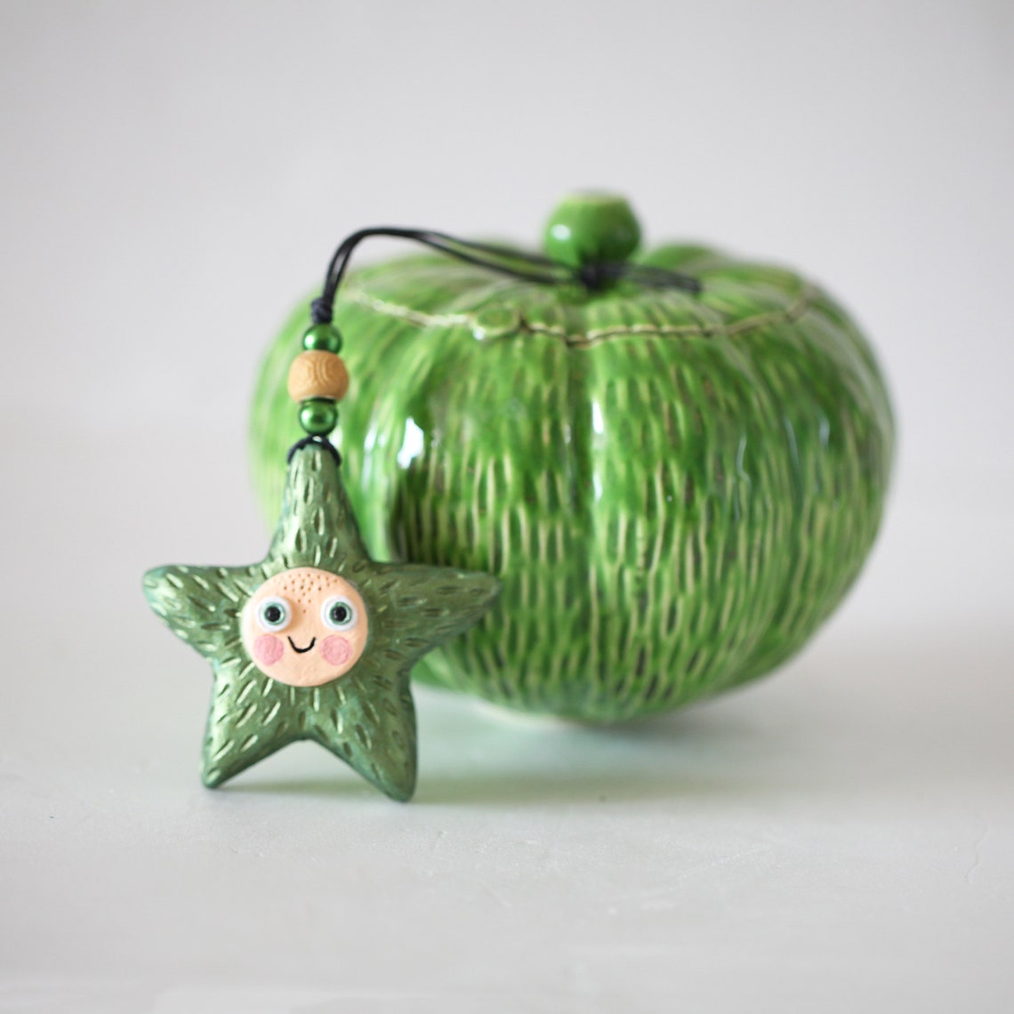 Grüner Keramik Kürbis mit Tastrelief Geschenk: Keramikstern | Etsy