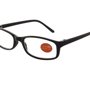Könnte beinhalten: Schwarze Lesebrille aus Kunststoff mit +2,00 asphärischen Gläsern.