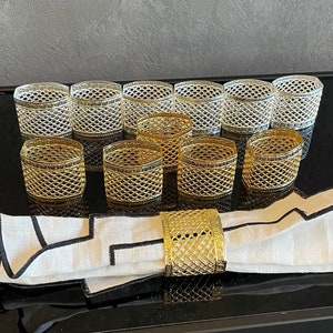 6 portatovaglioli nei colori argento e oro che decoreranno i tavoli da pranzo sono prodotti con caratteristiche in ottone di alta qualità.