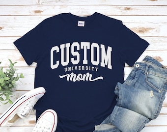 Koszulka z nadrukiem dla mamy studentki: College Pride Tee
