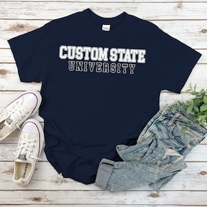 Personalisiertes Uni-Shirt, Uni-Umrisse-Uni-T-Shirt, personalisiertes College-T-Shirt