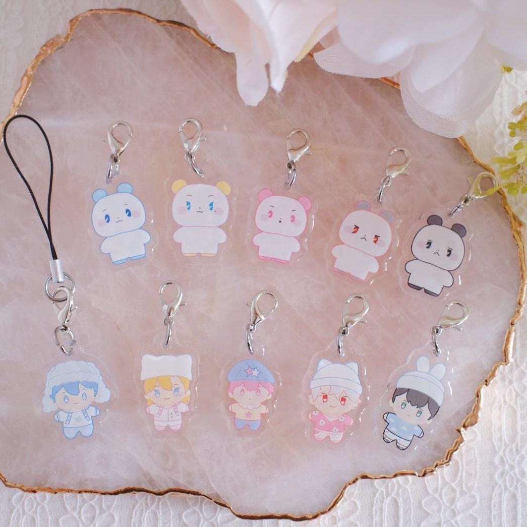 Plave Pin - Etsy