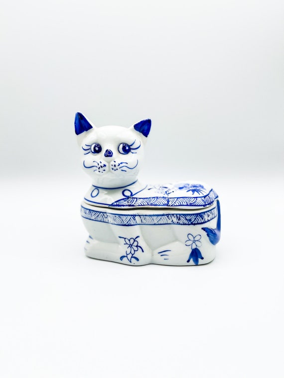 Vintage Blue and White Ceramic Cat Trinket/Jeweler