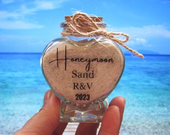 Honeymoon sand jar heart bottle wedding gifts keepsake honeymoon gifts for couple, beach holiday keepsake personalised bottle with a cork