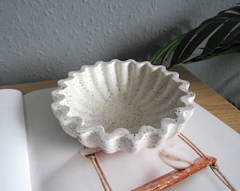 Wavy concrete bowl decorative key bowl curvy unique bowl trinket dish minimalist decor, concrete decor cement bowl gift entryway key bowl