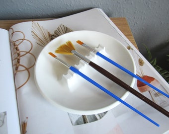 Paint brush rest for artists concrete paint brush holder dish gift for artists, gift for painter concrete paint brush tray art teacher gift.