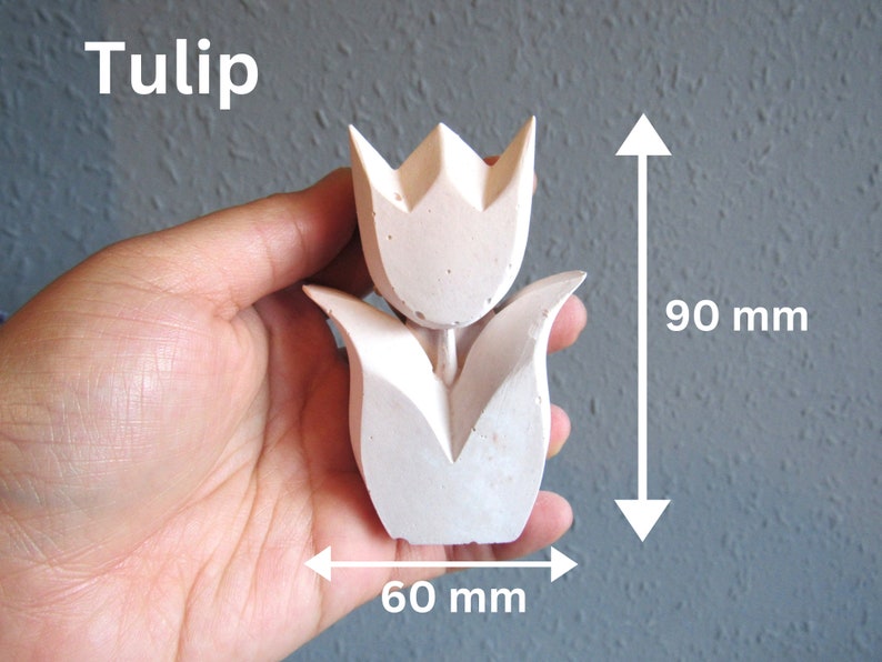 K&ouml;nnte beinhalten: Wei&szlig;e Keramik-Tulpen-Skulptur, 60 mm breit und 90 mm hoch.