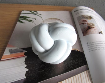 Beton Knoten Buchstütze oder Briefbeschwerer moderne Bücherregal Dekor Buchhalter, dekorative einzigartige Knoten Buchstütze Buchliebhaber Geschenk minimalistisch Dekor