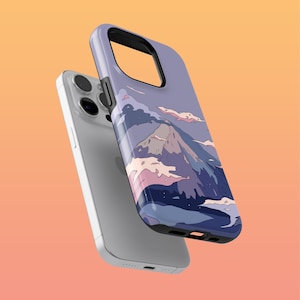 Könnte beinhalten: Eine lila Handyhülle mit einem Motiv aus einer Bergkette und Wolken. Die Hülle ist für ein iPhone konzipiert.