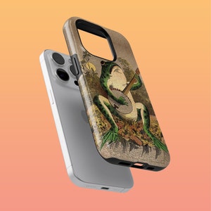 Pode incluir: Uma capa de telefone com um sapo verde tocando banjo. O sapo está vestindo uma camisa branca e um chapéu marrom. A capa é feita de plástico rígido e tem um acabamento fosco.