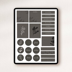 Pode incluir: Um planejador digital com fundo cinza e texto branco. O planejador inclui se&ccedil;&otilde;es para notas, planejar, feito, relaxar, vencimento, a fazer e dias da semana. O planejador tamb&eacute;m inclui alguns elementos decorativos com um design floral.