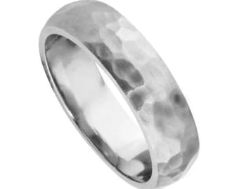 Anillo de platino martillado personalizado para caballero