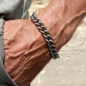 Men&#39;s Bold Lightweight Titanium Bracelet