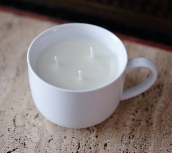 DIY Winter Wedding Favors: Custom Mug Candles
