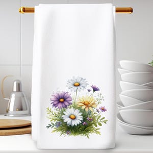 Colorful Daisies Hand Towel, Floral Guest Towel, Pastel Bath Decor, Powder Room Accessory, Luxury Hand Towel, Spa-Like Softness, Spring Home
