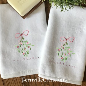 Set of Two - Mistletoe Fingertip Towels, Christmas Fingertip Towels, Christmas Towels, Holiday Guest Towels, Holiday Gift, Winter Tea Towels