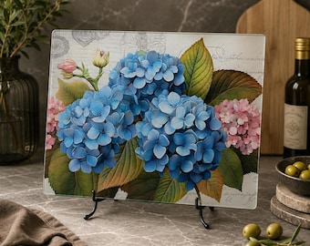 Tabla de cortar de vidrio, bandeja para embutidos con diseño floral de hortensias azules.