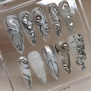 Freestyle 3D Chrom lange Mandel drücken auf den Nagel, Gothic Nail Art handbemalt, Stiletto Nagel für Event Party, wiederverwendbare Nail Art, Y2k Nägel