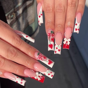 Uñas postizas para San Valentín, diseño de corazón y lazo en uñas postizas, uñas de San Valentín, arte de uñas con corazones rojos y blancos para San Valentín