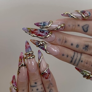 Gold Wire Wrapped Press On Nails, Luxury Marble Nail Art, Edgy Glam Fake Nails, Sculptural Nail Design Nails, Halloween Nail Art, Y2k nails