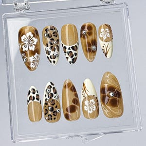 Leopard Print Press On Nails,  Brown Floral On Fake nails, Elegant Brown and White Floral Nail Art, Floral and Leopard Print Press Ons