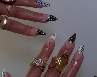 モノクロの水玉模様のプレスオンネイル、ゼブラストライプのブラック