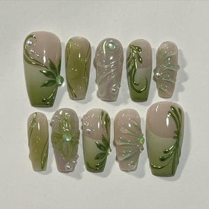 Paznokcie Tropikalne Wróżki, Zielone Paznokcie Żelowe Ombre, Inspirowane Naturą 3D Nail Art, Luksusowe Zielone Paznokcie Wróżki, Paznokcie 3D Liście i Kwiaty