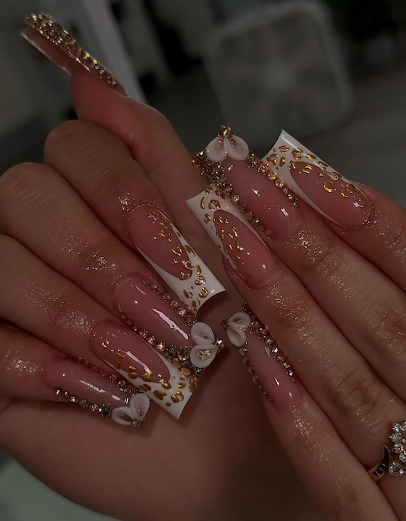 ラグジュアリーなゴールドのプレスオンネイル、ホワイトのフレンチ