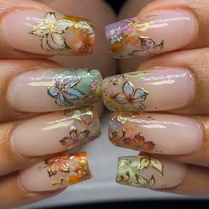 Gold Foil Floral Press On Nails, Chic Floral Design Nail Art, tFrench Tip Floral Fake Nails, Vintage Floral Nail Art, Elegant Spring Nails