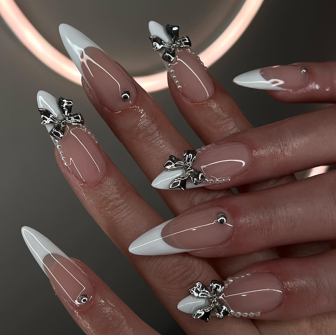 French Vibe Nails That Shine with Elegance