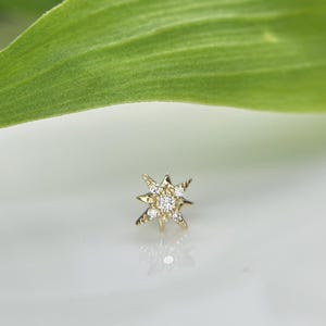 Modern Mood Kira Star echte diamanten in 14 kt geelgoud, voor helix, neusgat, medusa, plat, lob, voorwaartse helix-piercings